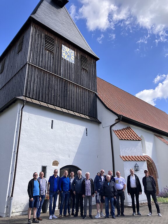 VäWe2024_Steyerberg_Katharinenkirche_Gruppenfoto.JPG