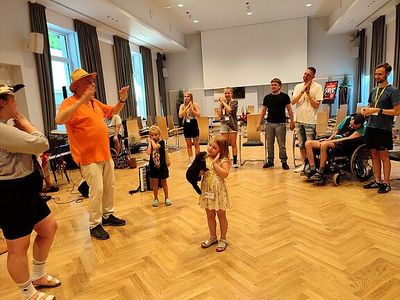 Jata2023_Betreuer_Kids_Musikgruppe_Unmada_IMG_20230909_152500_bearbeitet.jpg 