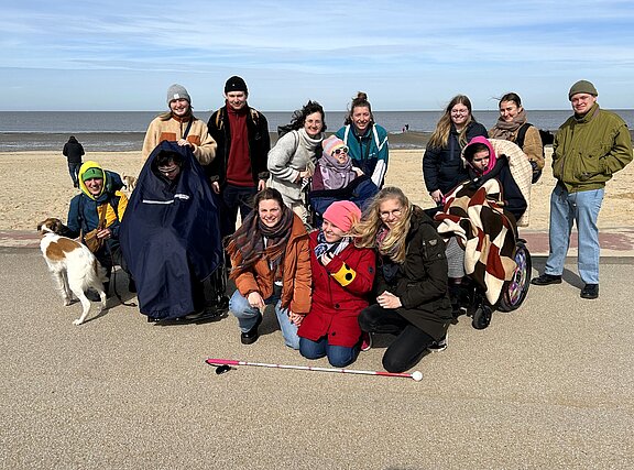 OsterGU2024_Cuxhaven_Strand_GruppenbildTeilwese.JPG 