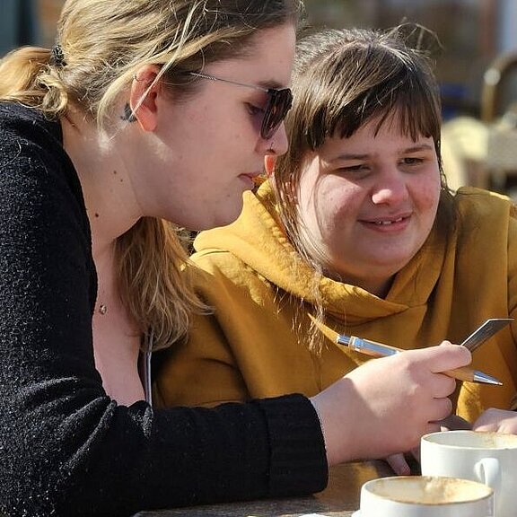 Oster-GU23_IsabellaRosenlöcher_Eiscafé_9_verkleinert_bearbeitet.jpg