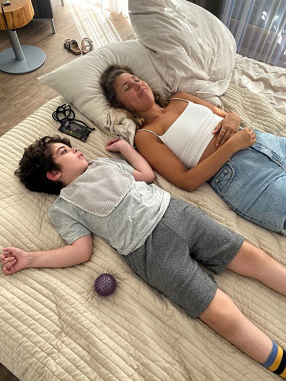 Jata2023_Ausruhen_Kid_Betreuerin_Chillen_BetreuerseiteInfo_bearbeitet.jpeg 